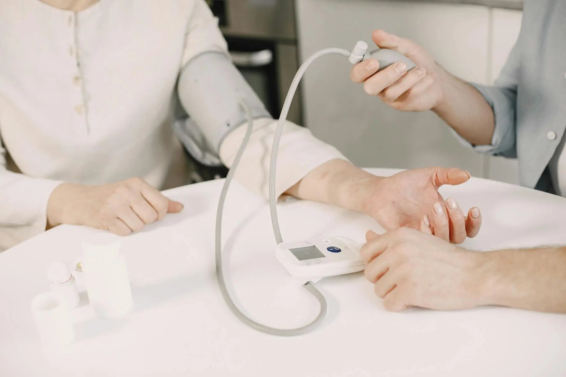 Zo kun jij je bloeddruk verlagen met rood licht therapie