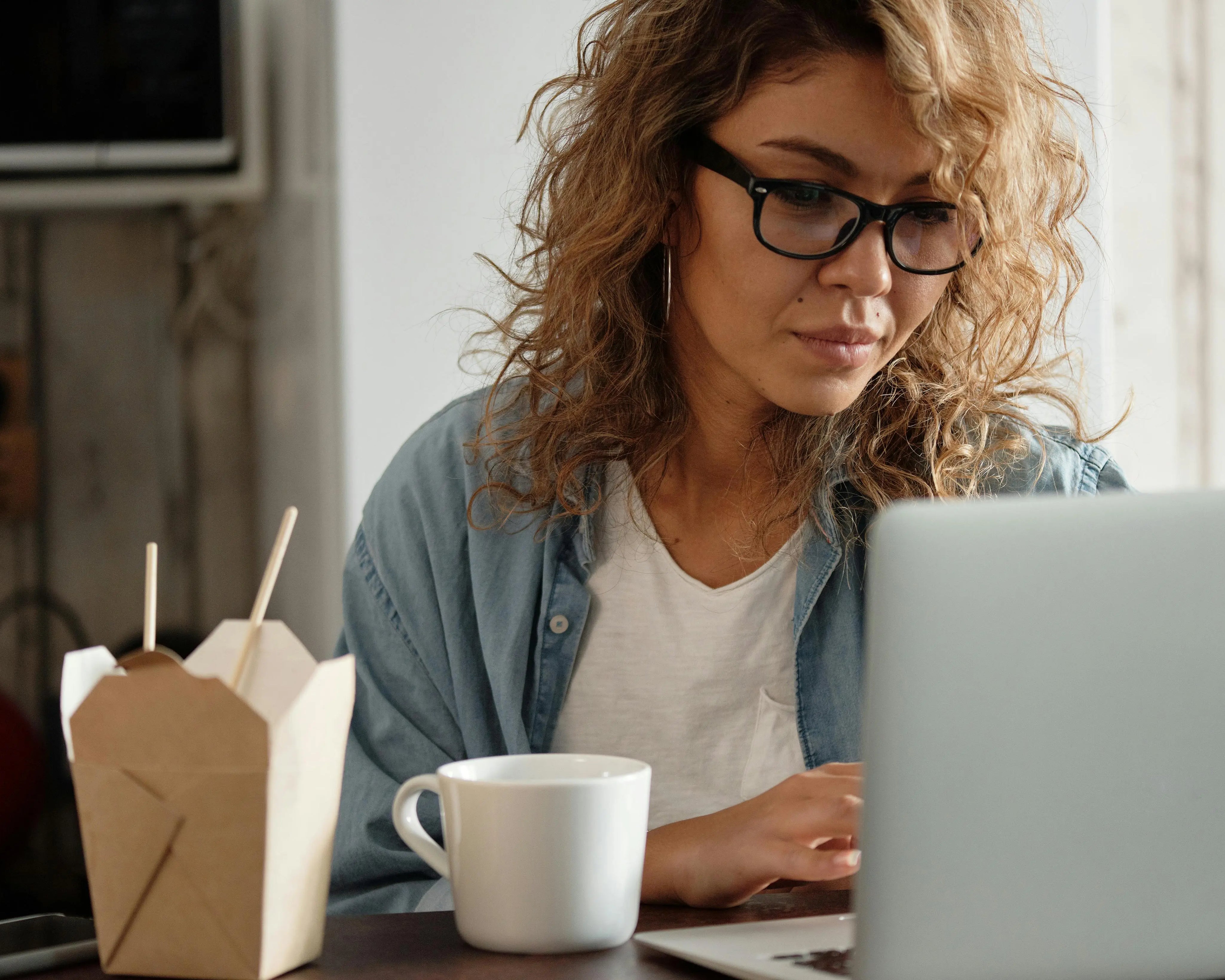 Moeite met concentreren? Mogelijke oorzaken en 8 oplossingen
